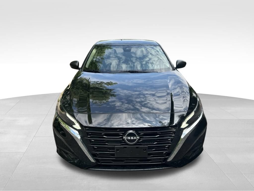Used 2024 Nissan Altima 2.5 SV FWD image 9