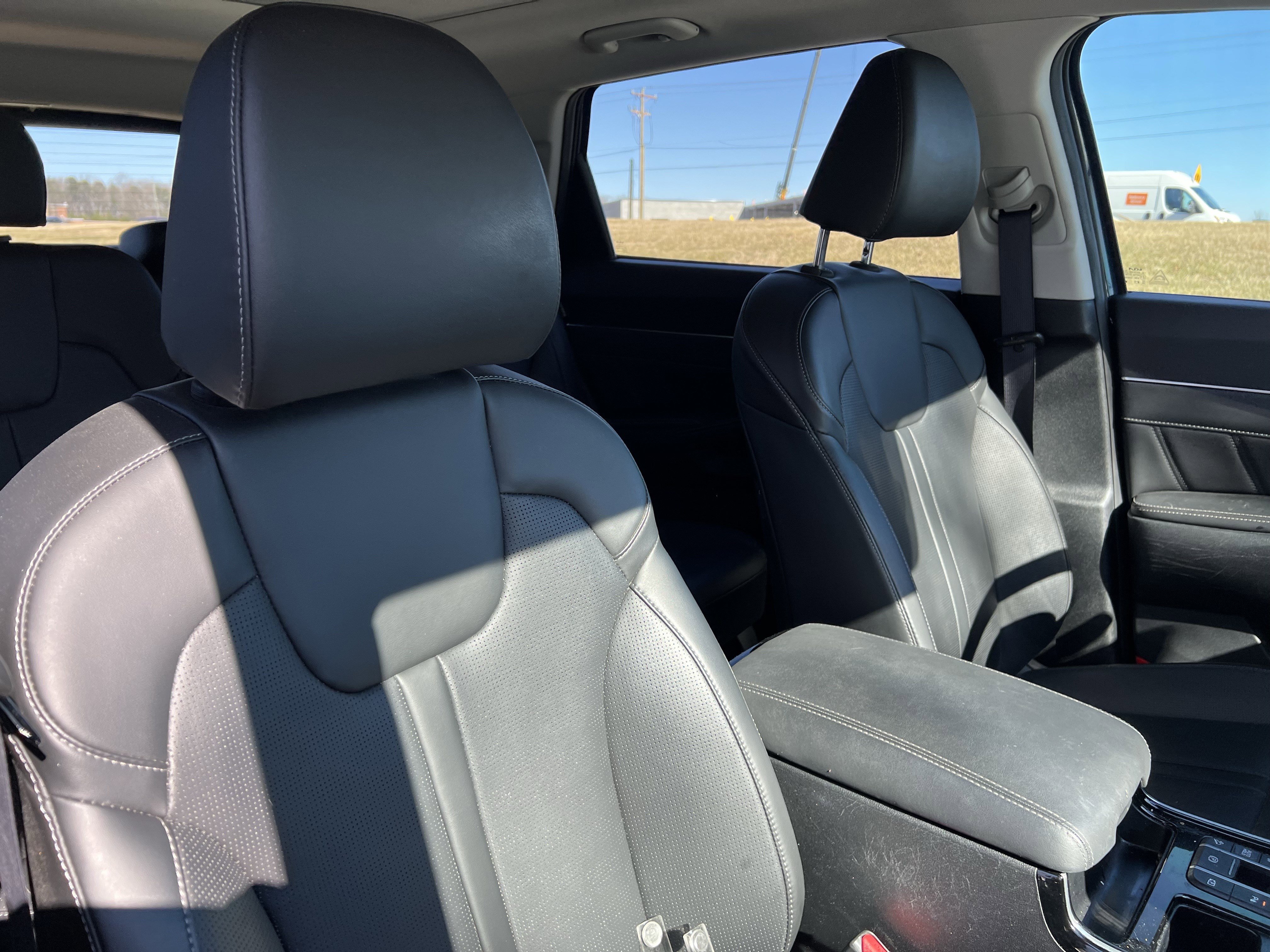 Used 2024 Kia Sorento SX image 35