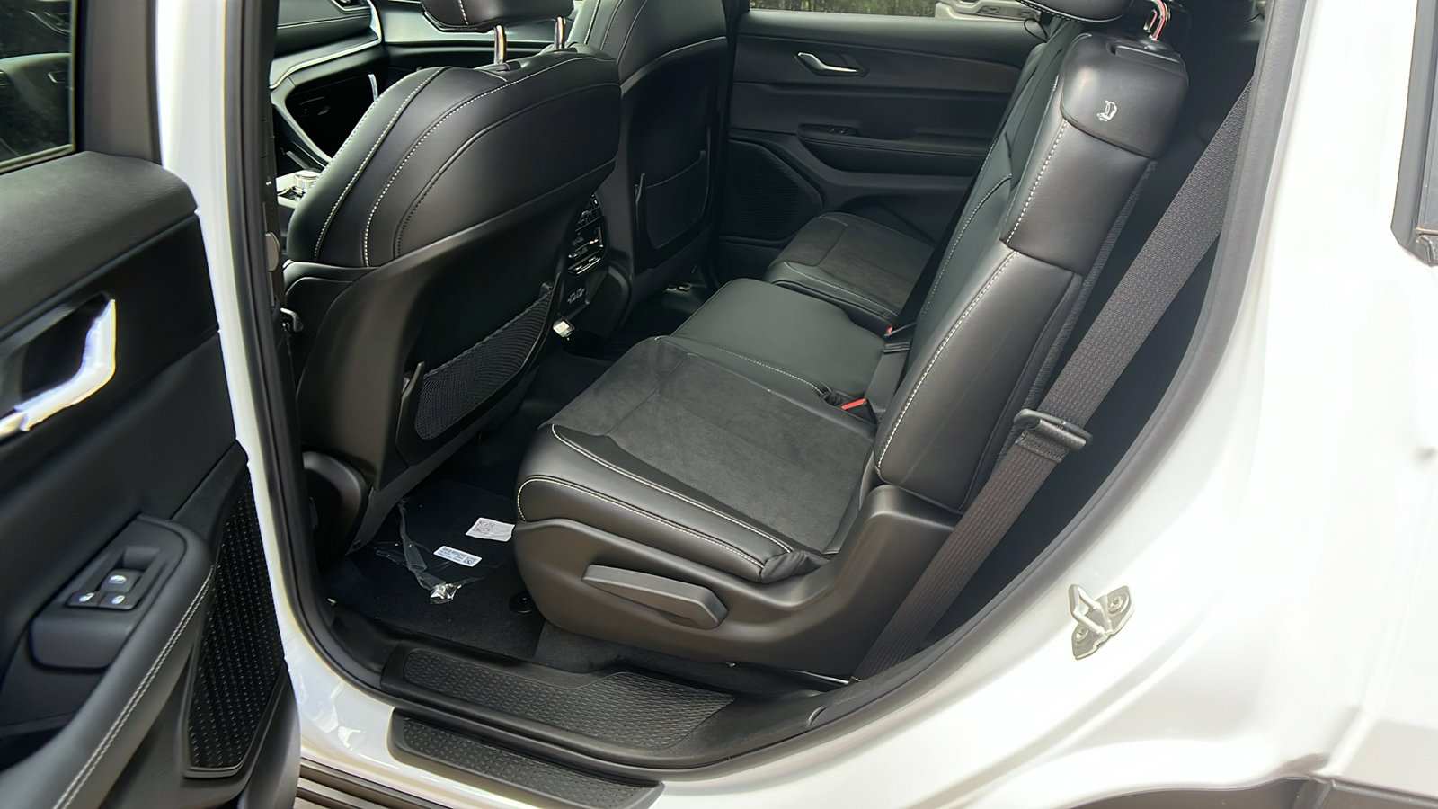 New 2025 Jeep Grand Cherokee L Altitude image 22