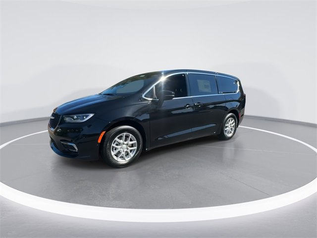 New 2026 Chrysler Pacifica Select image 4