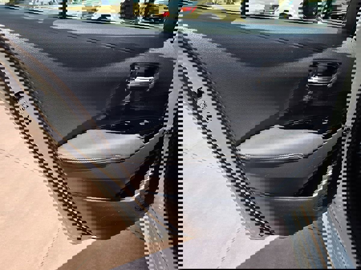 Used 2020 Toyota Corolla XLE FWD image 25