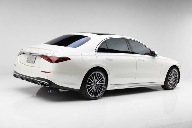 Used 2022 Mercedes-Benz S 500 4MATIC w/ AMG Line Package image 11