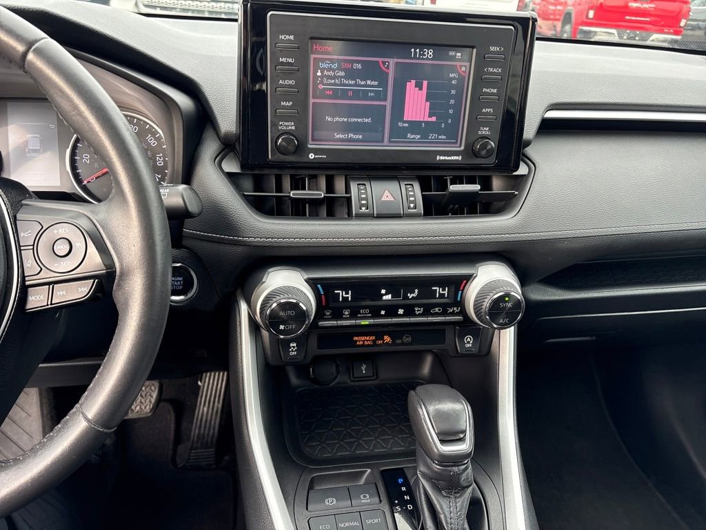 Used 2020 Toyota RAV4 XLE Premium image 17