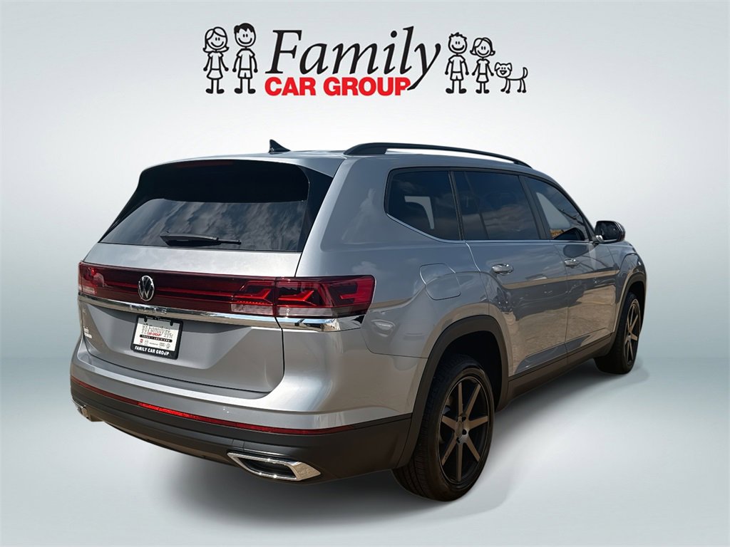 Used 2025 Volkswagen Atlas SE image 3