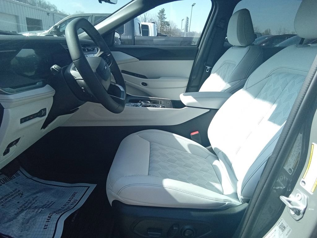 New 2026 Jeep Cherokee Overland w/ Advanced Pro Tech Group image 11