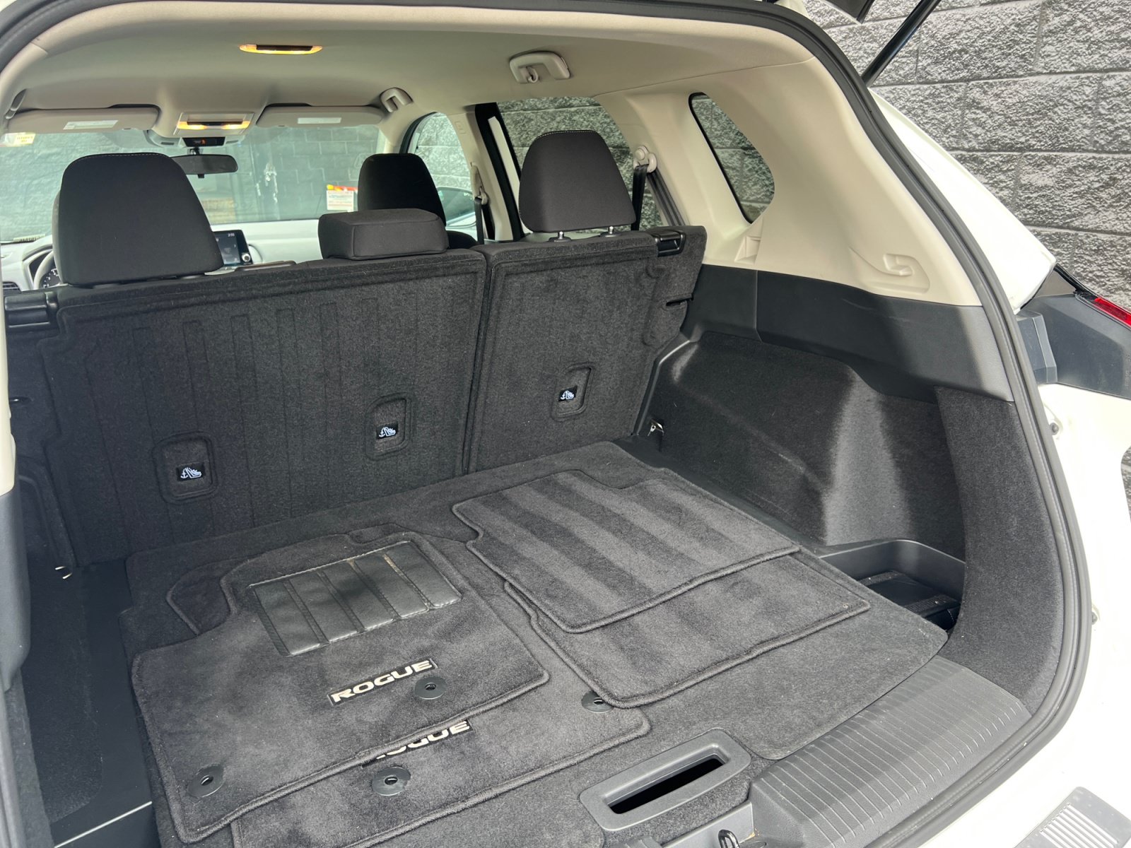 Used 2024 Nissan Rogue S FWD image 21