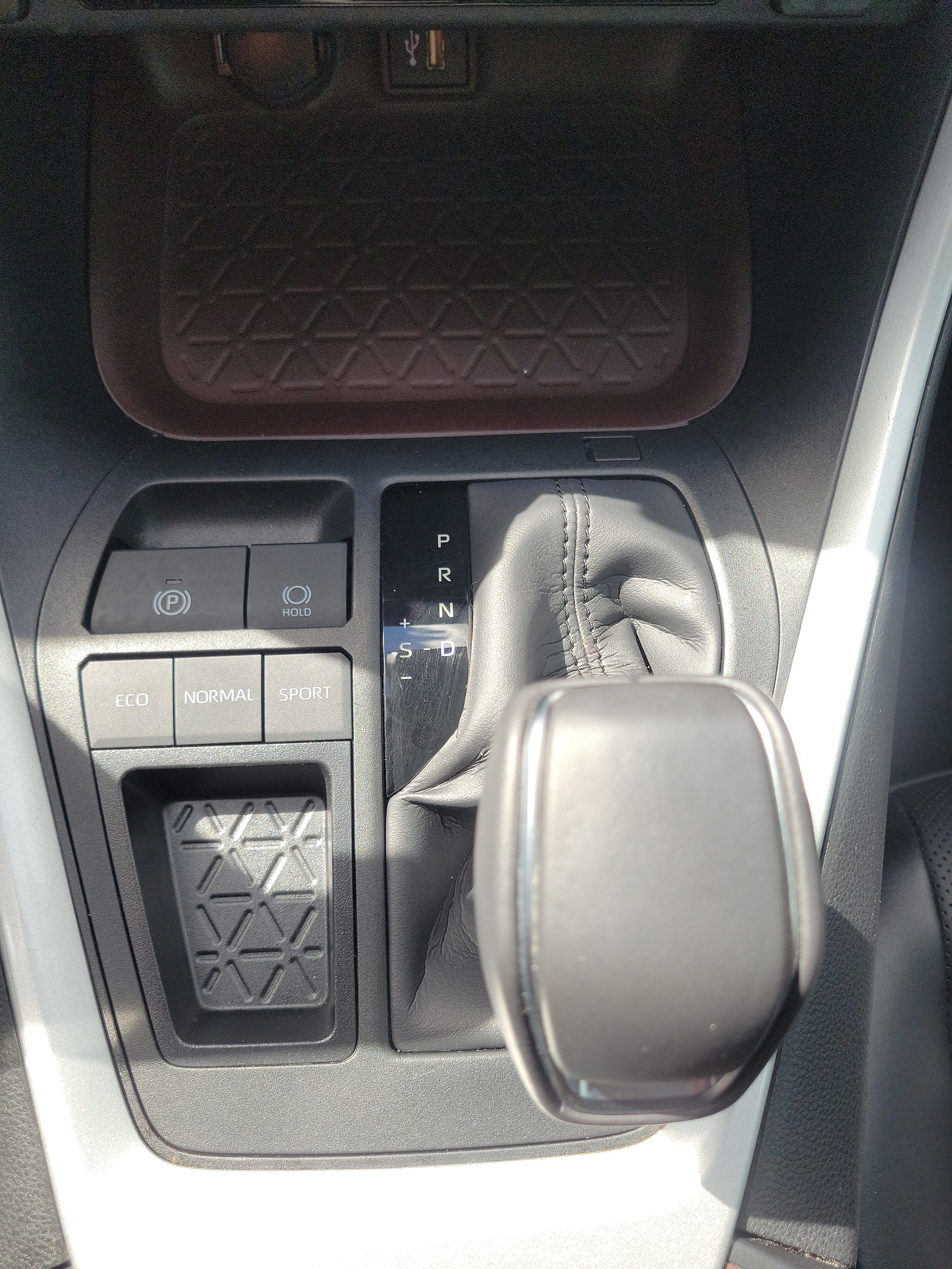 Used 2024 Toyota RAV4 Limited FWD image 27