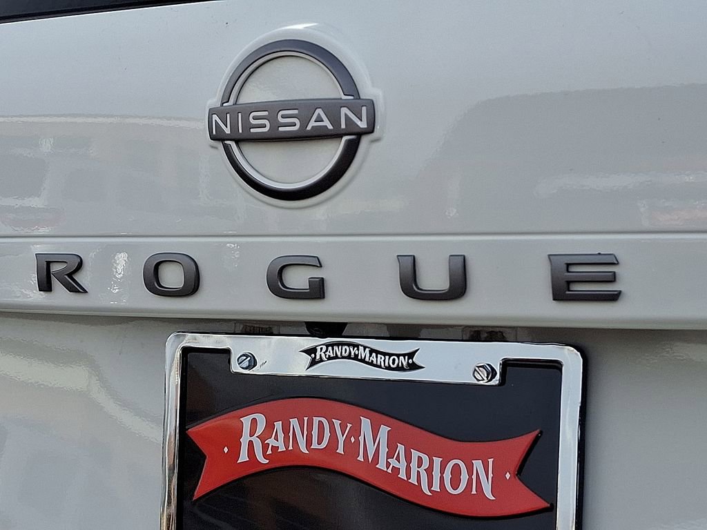 Used 2024 Nissan Rogue S image 31