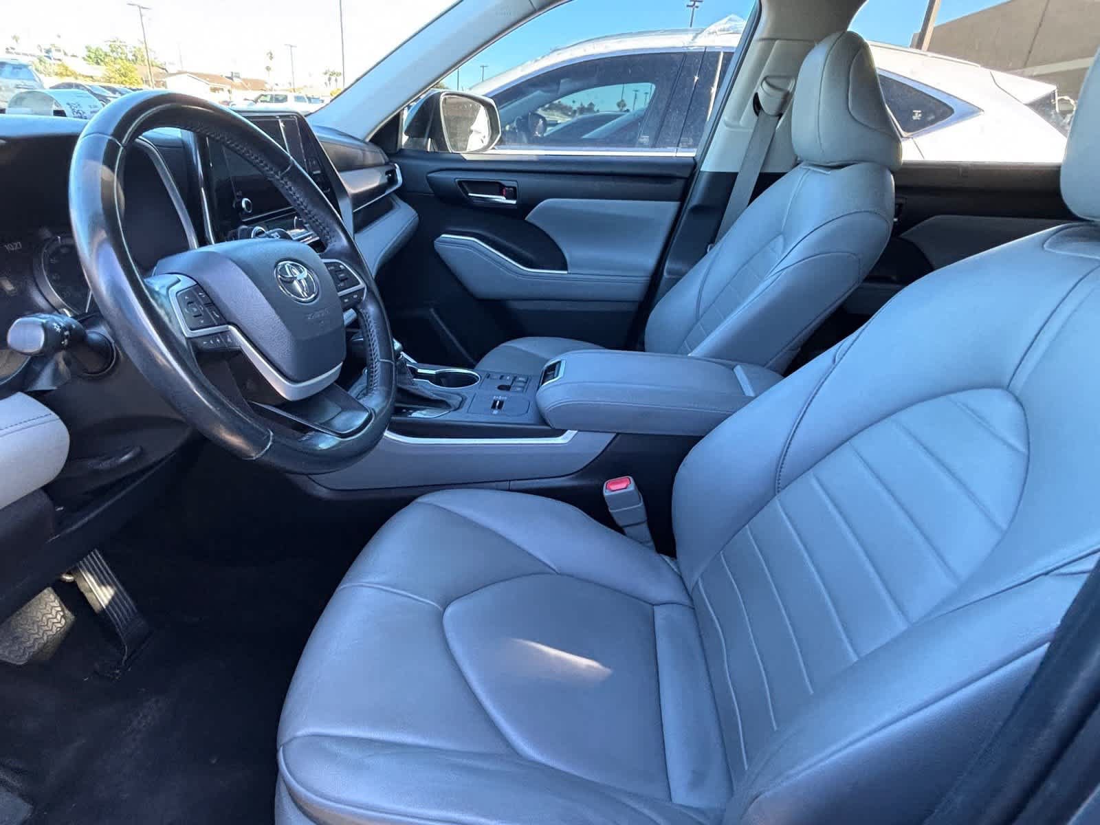 Used 2023 Toyota Highlander XLE FWD image 11