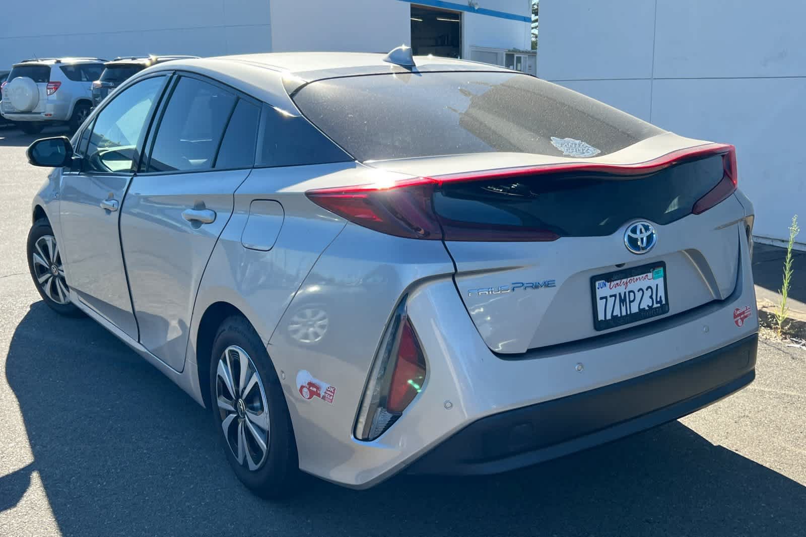 Used 2017 Toyota Prius Prime Advanced w/ Carpet Mat Package FWD image 6