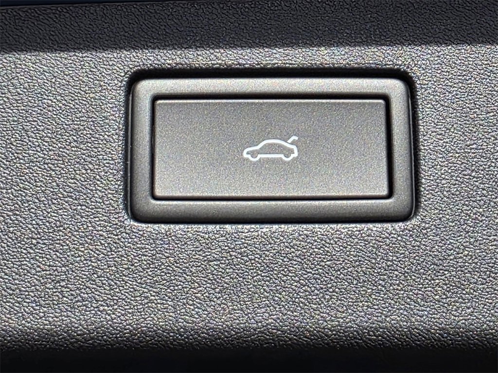 New 2026 Volkswagen Tiguan SE R-Line image 24