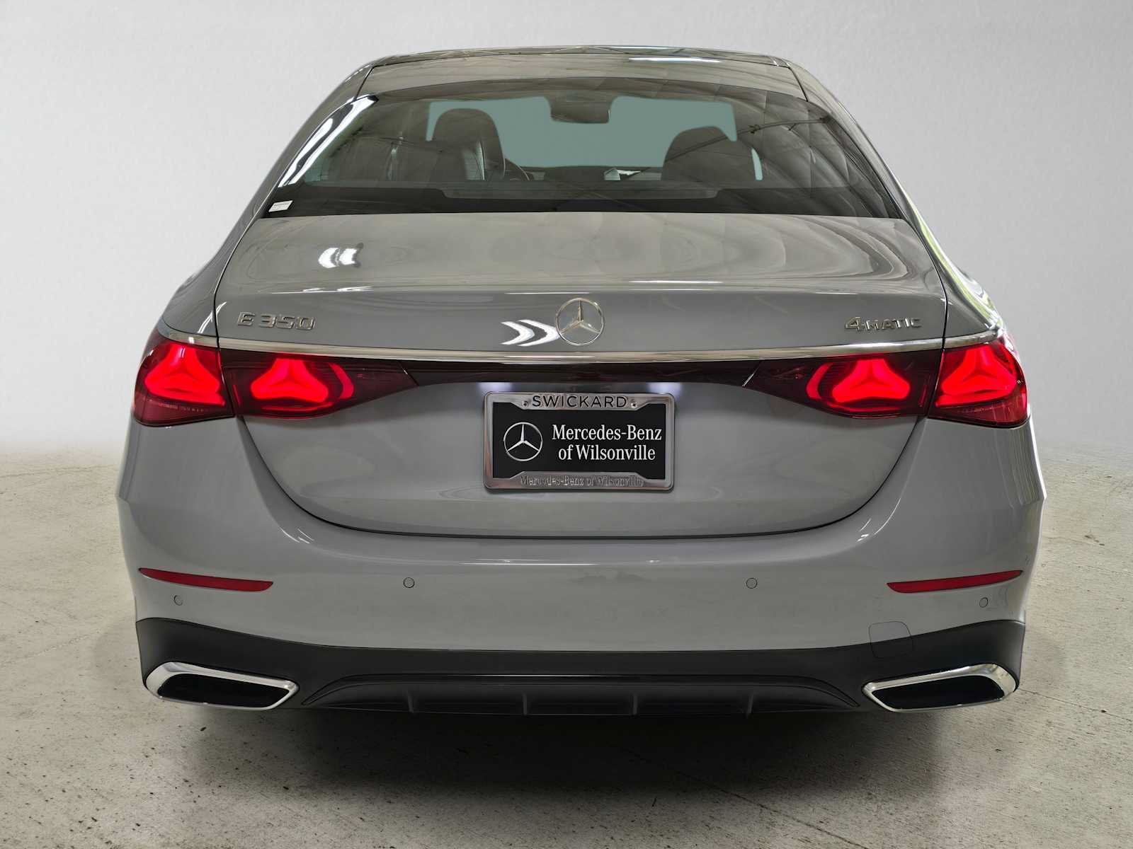 Used 2025 Mercedes-Benz E 350 4MATIC Sedan image 4