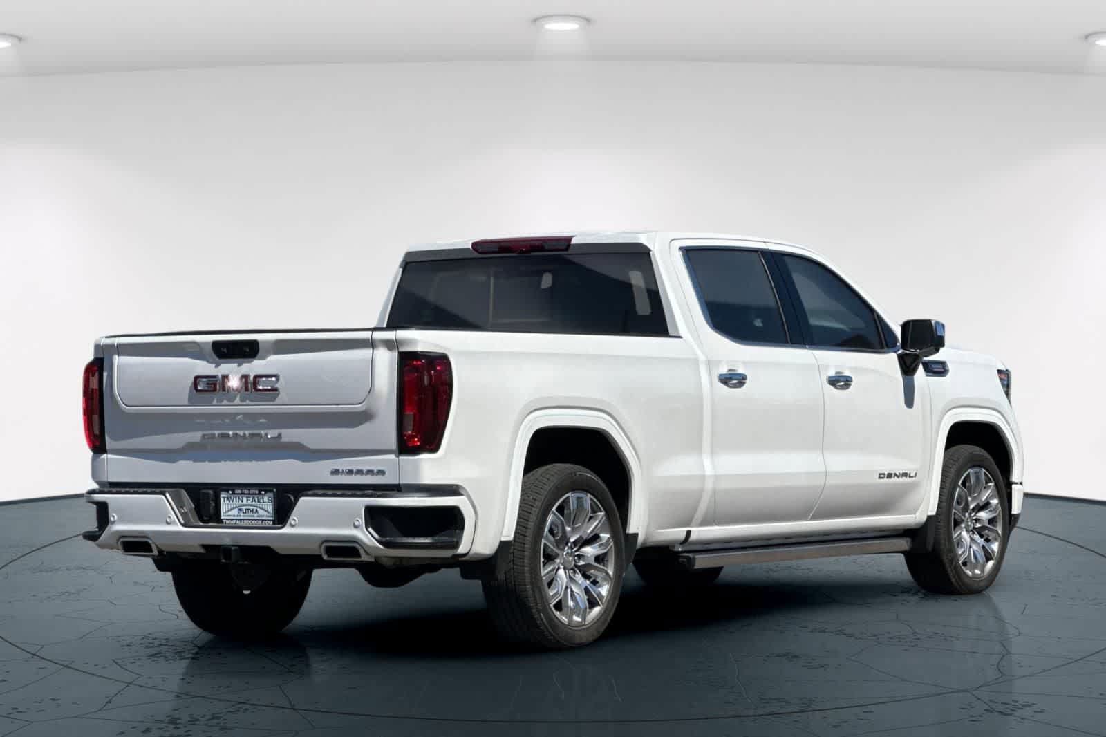 Used 2025 GMC Sierra 1500 Denali w/ Denali Reserve Package AWD/4WD image 2