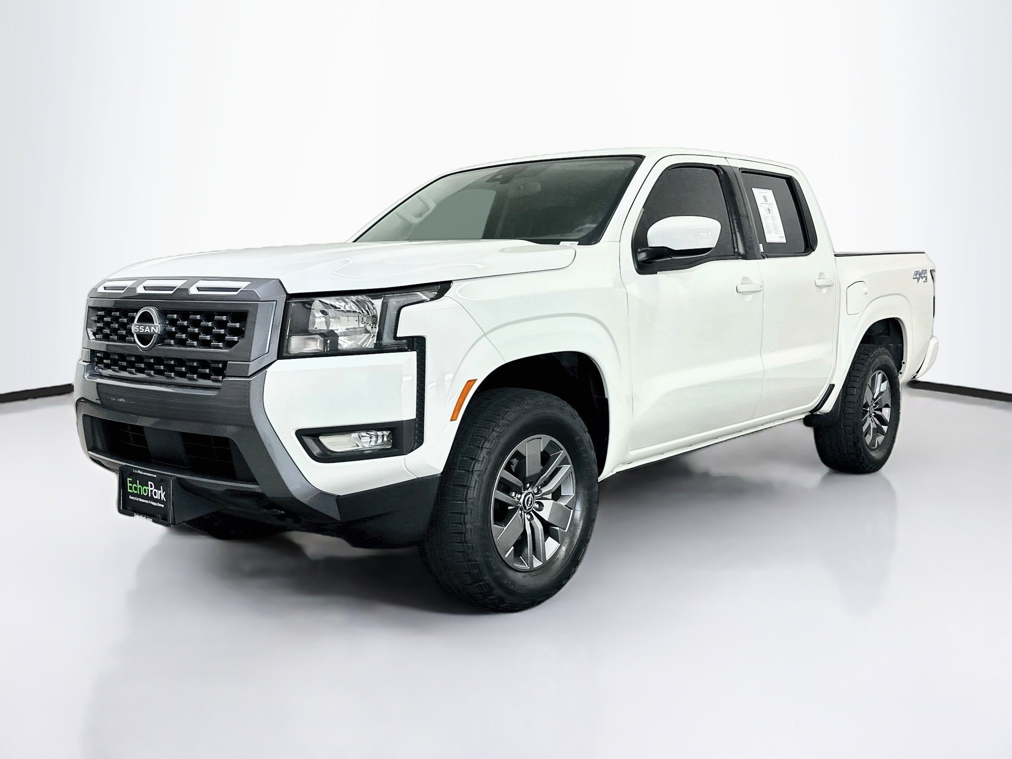 Used 2025 Nissan Frontier SV AWD/4WD image 3