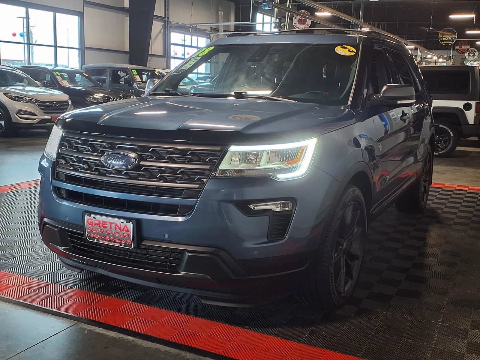 Used 2018 Ford Explorer XLT w/ Equipment Group 202A AWD/4WD image 4
