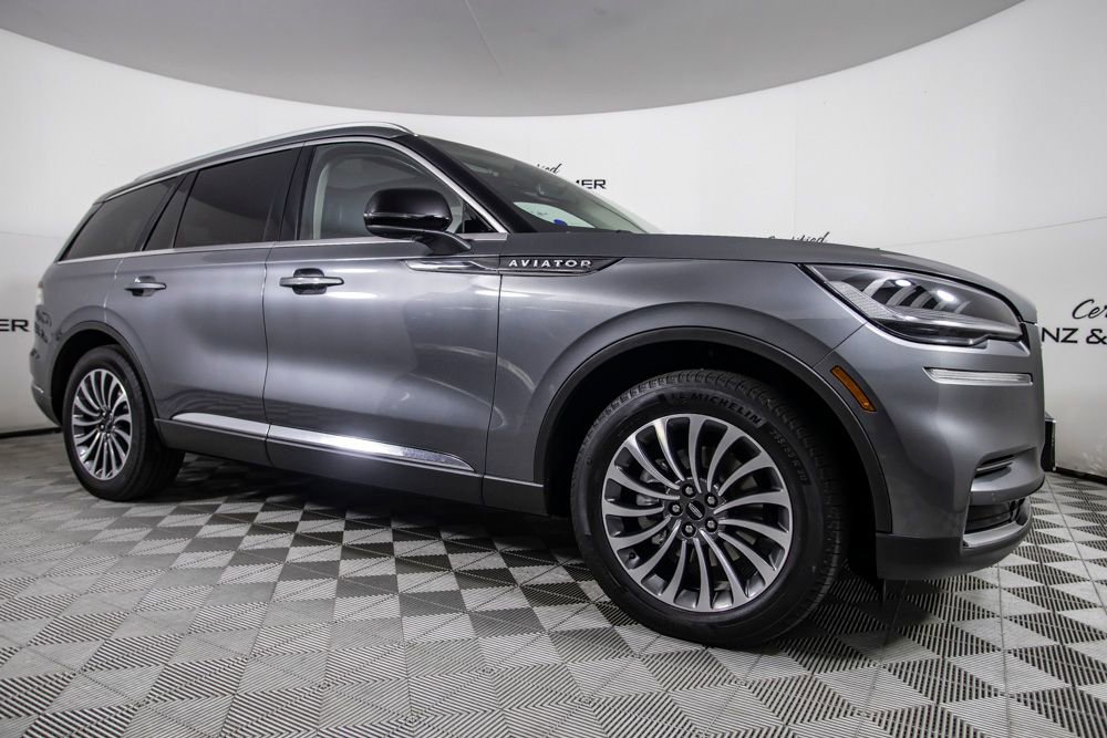 Used 2024 Lincoln Aviator Reserve w/ Elements Package Plus image 3