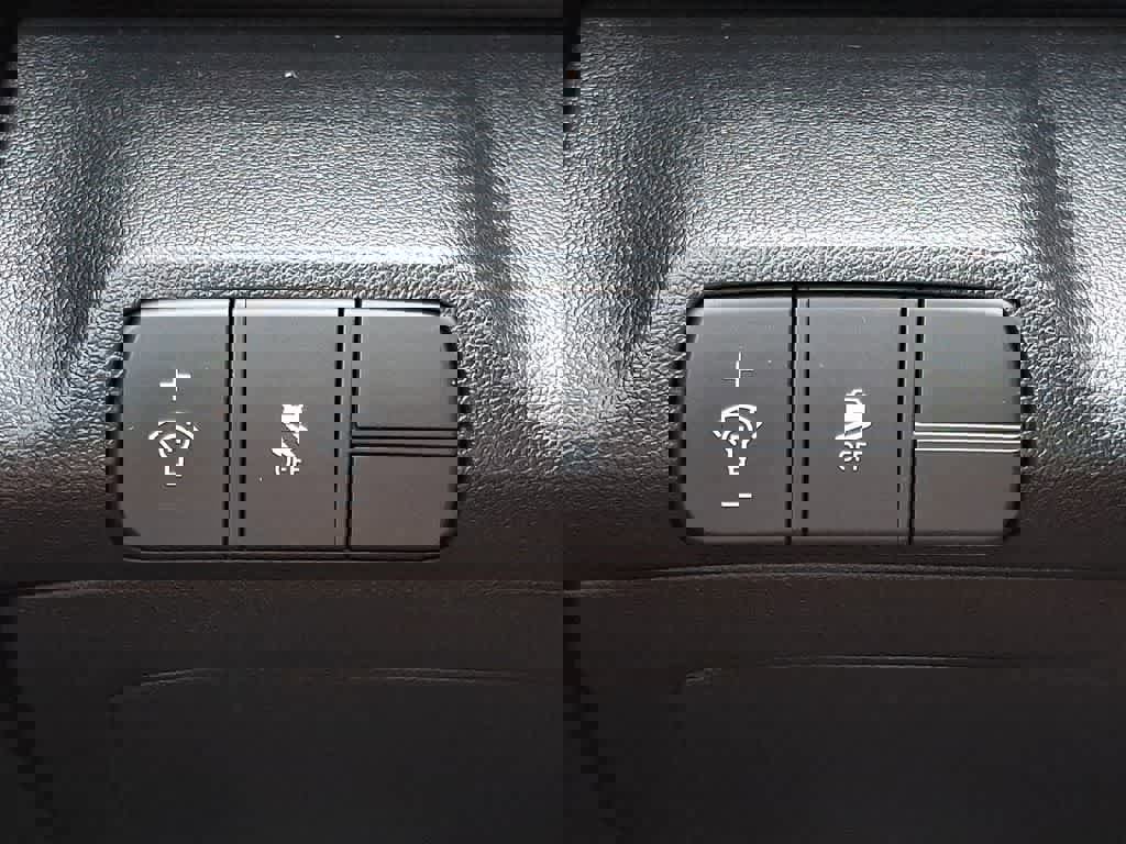 Certified 2025 Hyundai Elantra Sport image 22