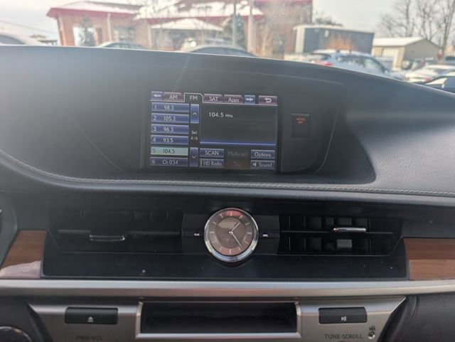 Used 2013 Lexus ES 300h w/ Luxury Pkg FWD image 12