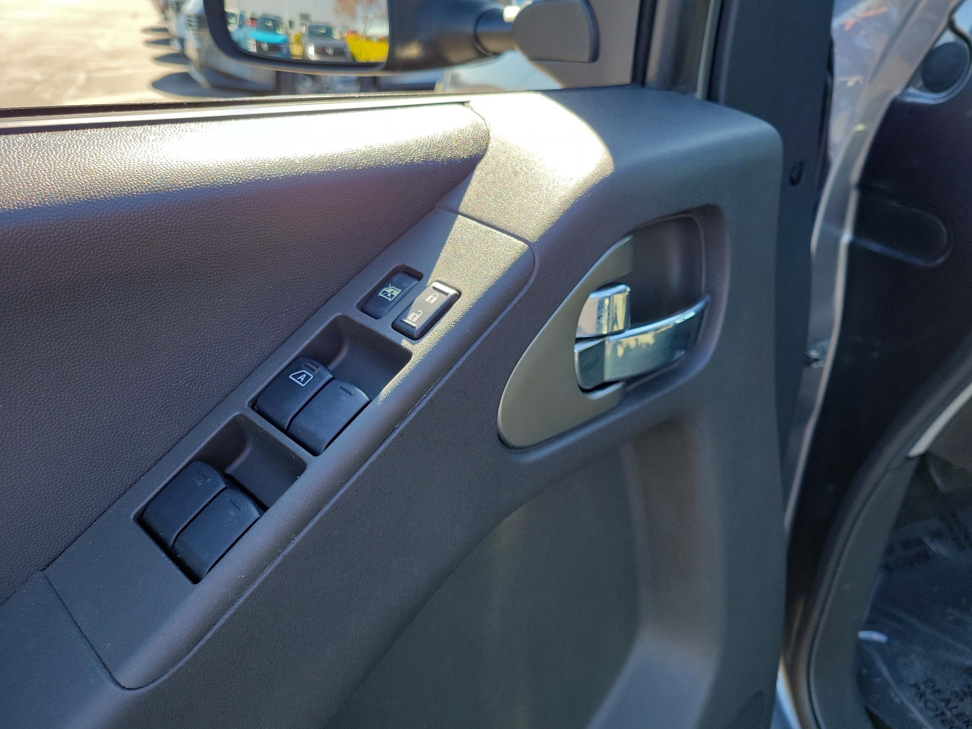 Used 2018 Nissan Frontier PRO-4X image 18
