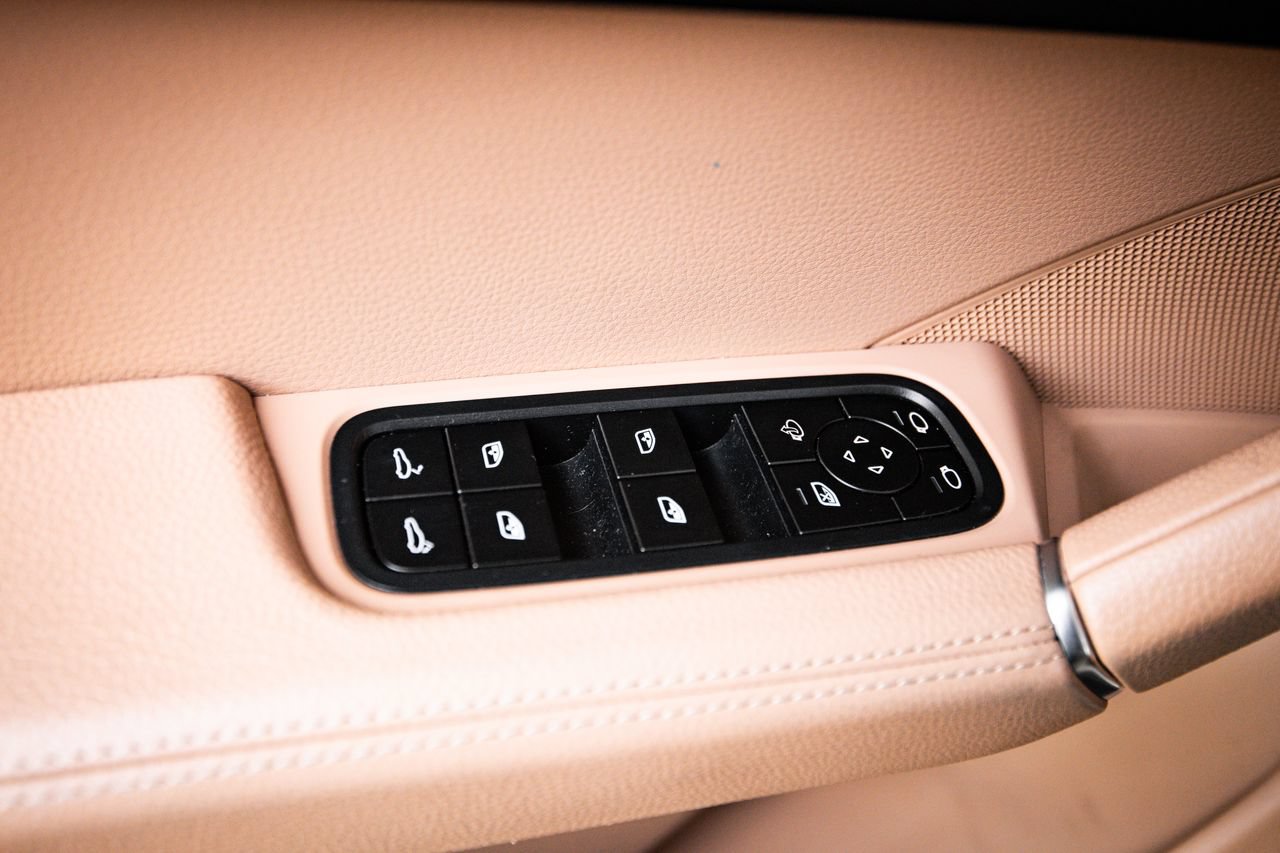 Certified 2023 Porsche Cayenne Platinum Edition AWD/4WD image 22