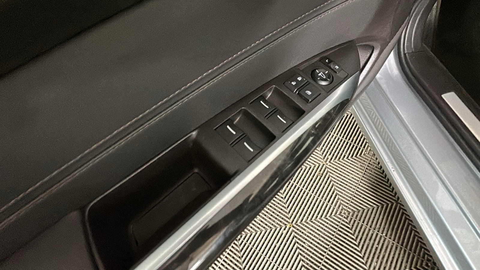 Used 2018 Acura TLX V6 SH-AWD image 11