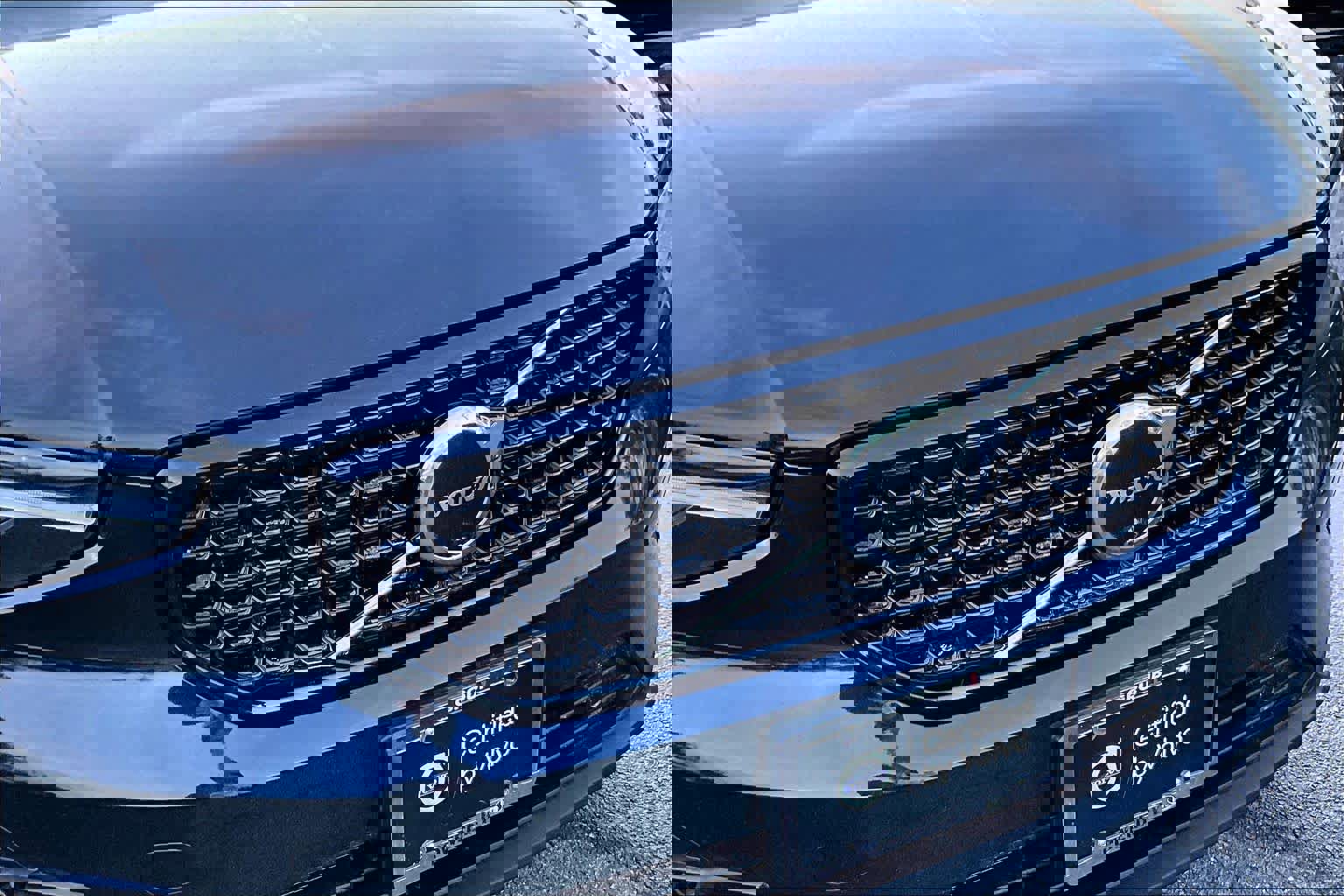 Certified 2024 Volvo XC40 B5 Plus w/ Protection Package Premier image 27