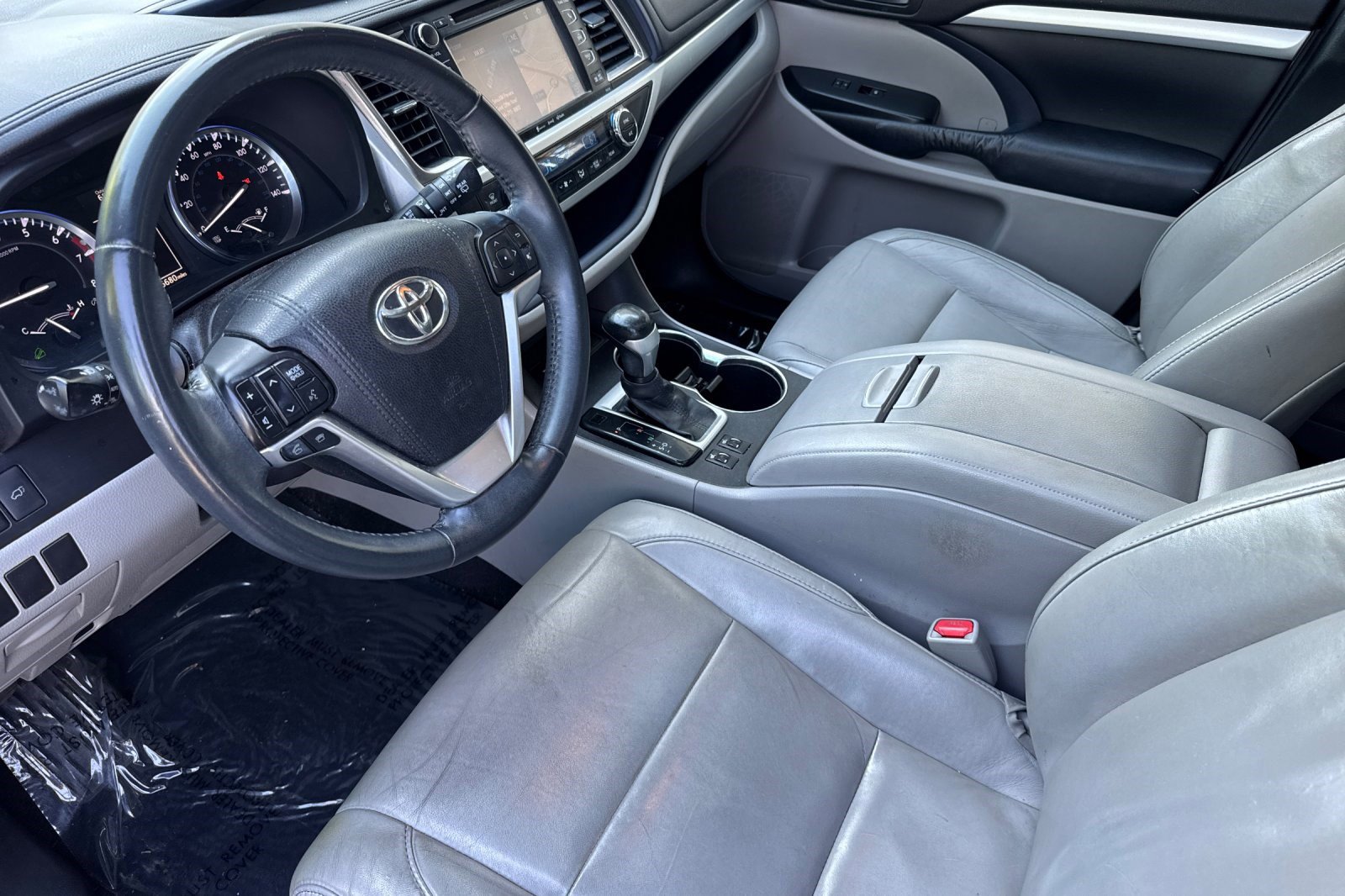 Used 2016 Toyota Highlander XLE AWD/4WD image 4