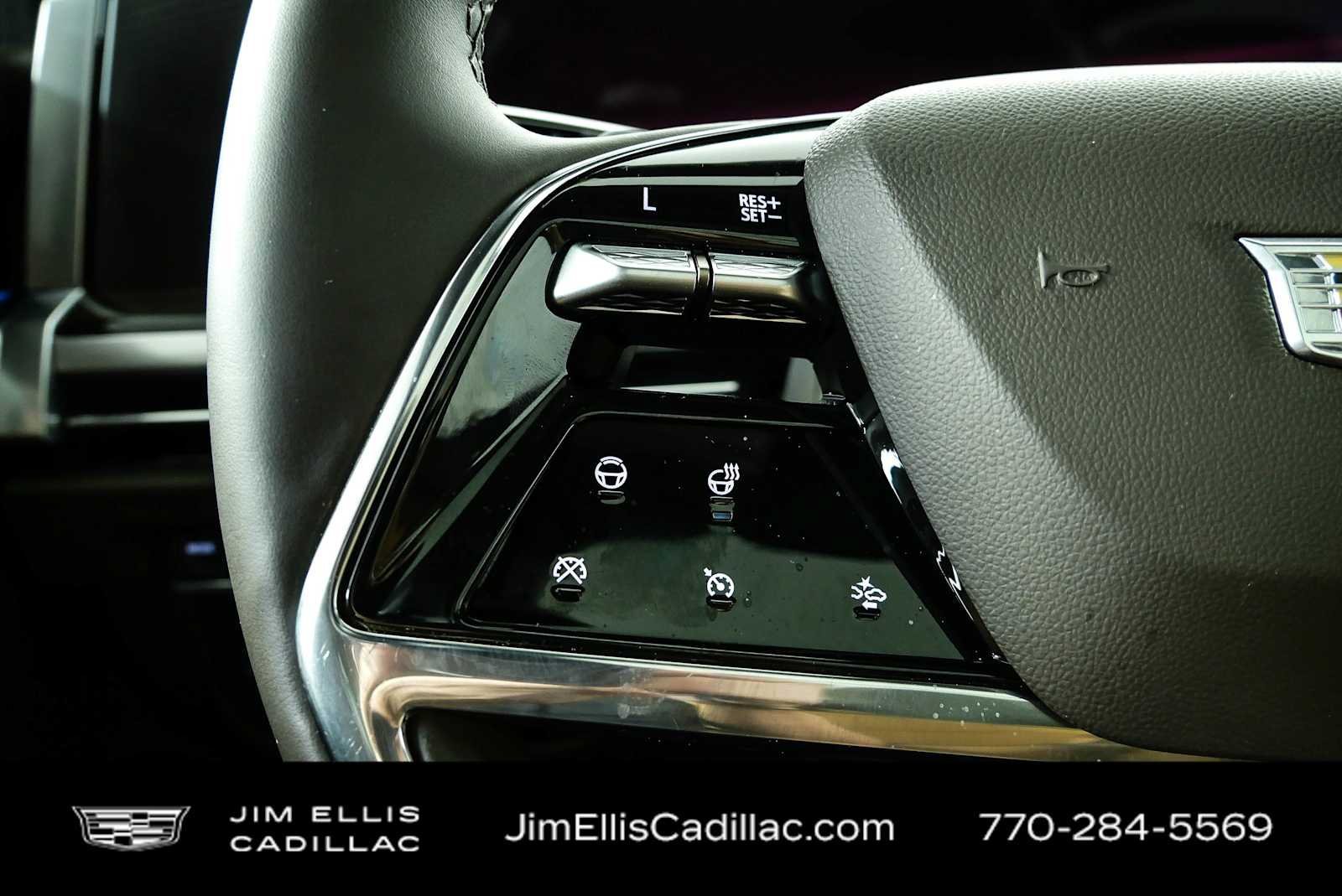 Used 2025 Cadillac Escalade Premium Luxury RWD image 11