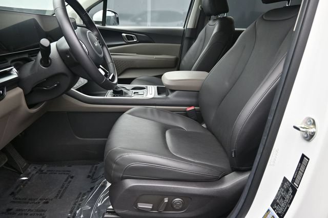 Used 2026 Kia Carnival FWD image 12
