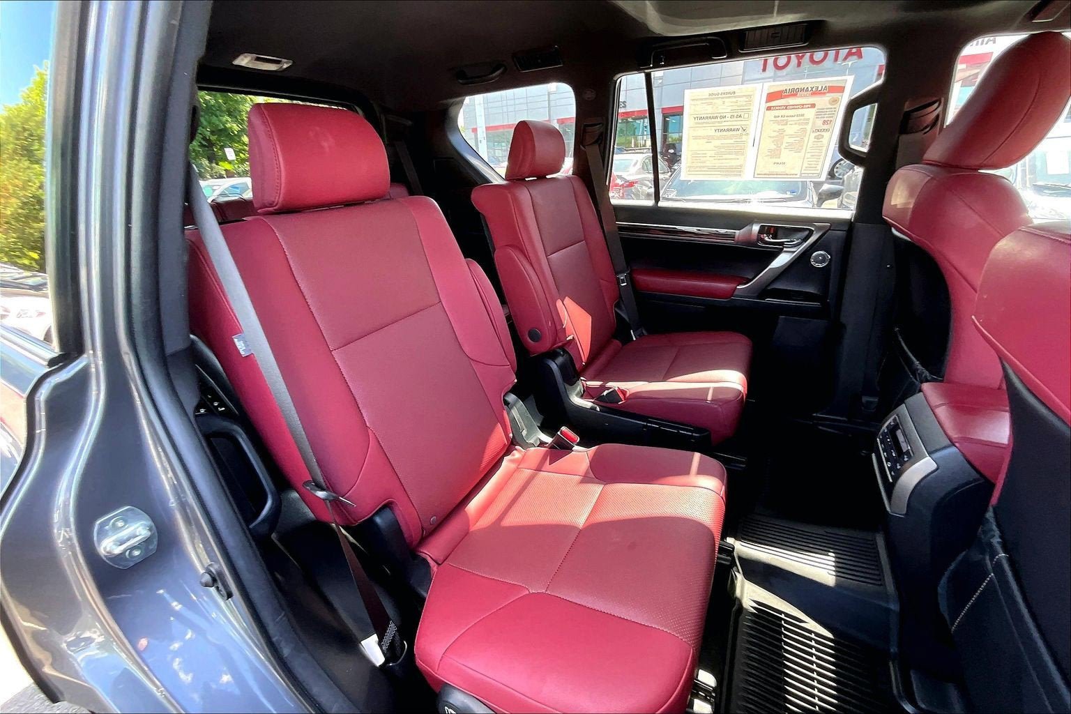 Used 2022 Lexus GX 460 Premium w/ Accessory Package AWD/4WD image 25