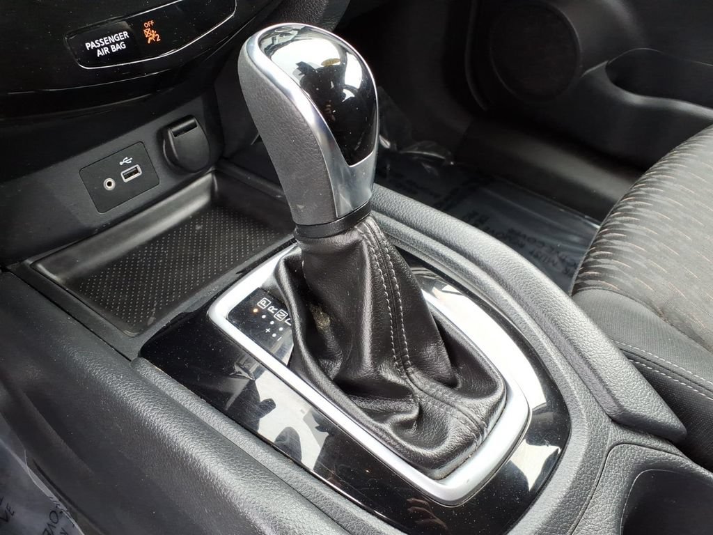 Used 2019 Nissan Rogue S AWD/4WD image 17