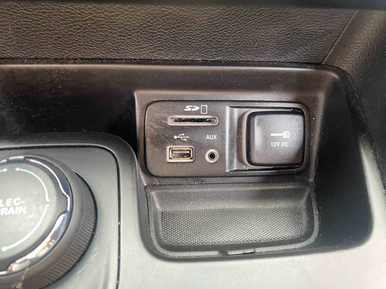 Used 2017 Jeep Cherokee Limited image 17