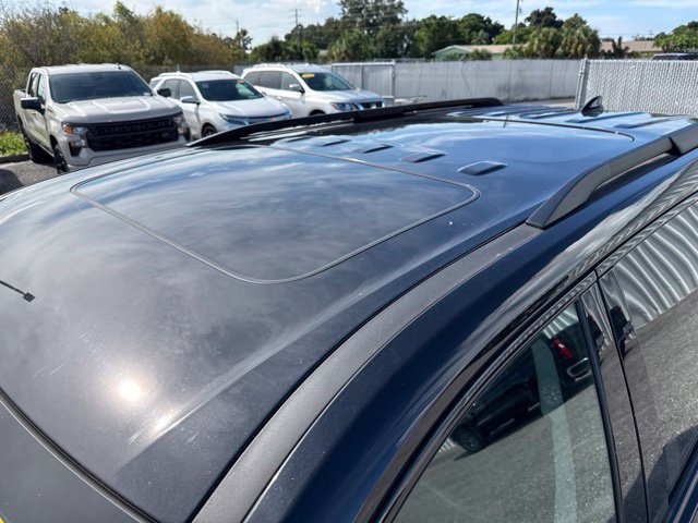 Used 2019 Chevrolet Traverse Premier w/ Redline Edition AWD/4WD image 9