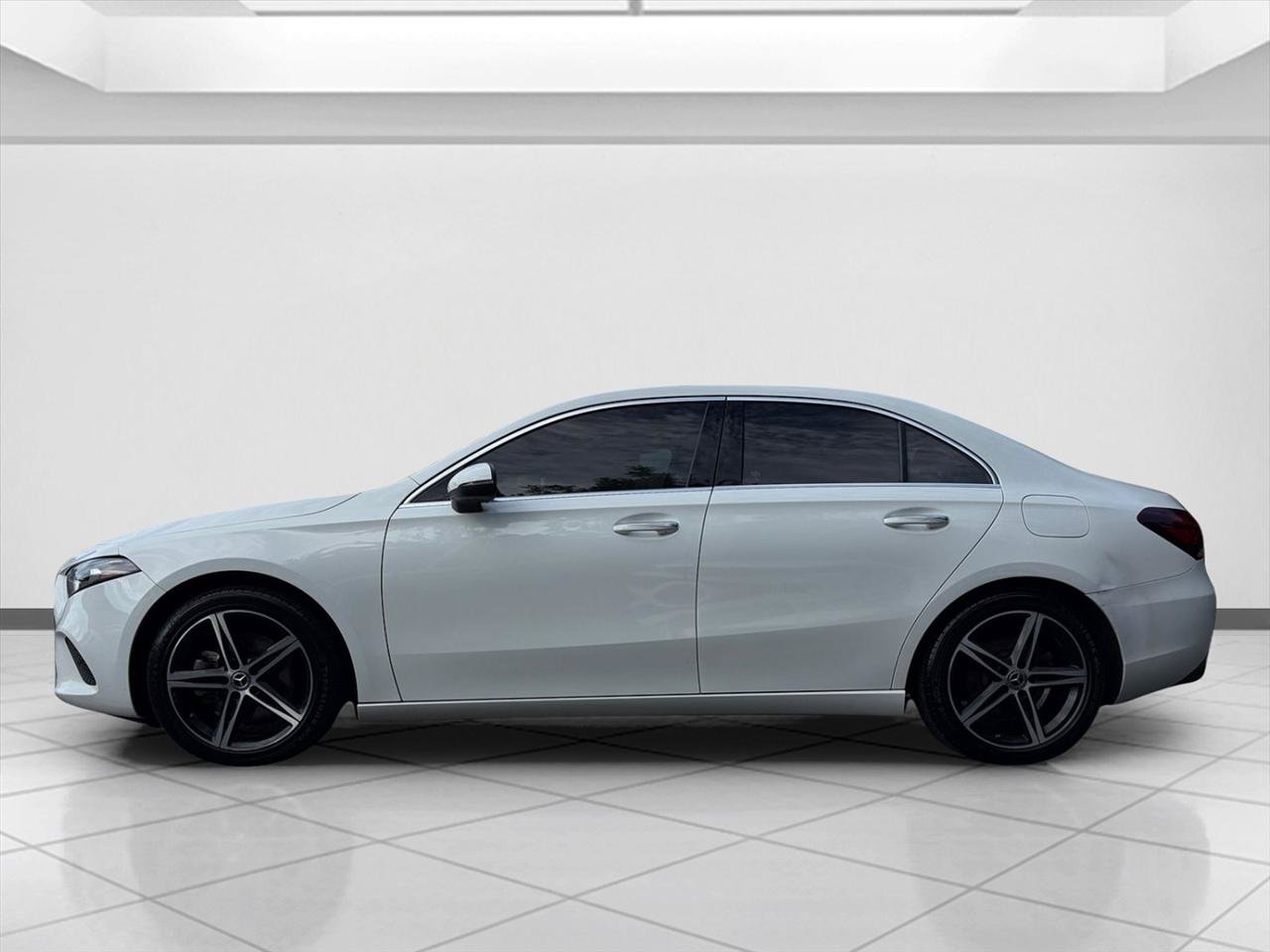Used 2019 Mercedes-Benz A 220 4MATIC image 2
