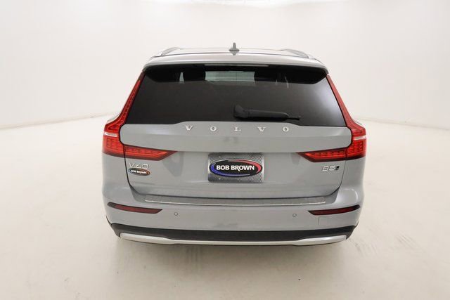 Used 2024 Volvo V60 B5 Cross Country Plus image 4