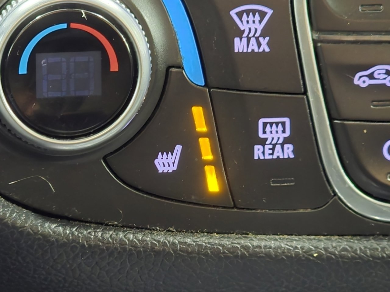 Used 2018 Chevrolet Equinox LT image 8