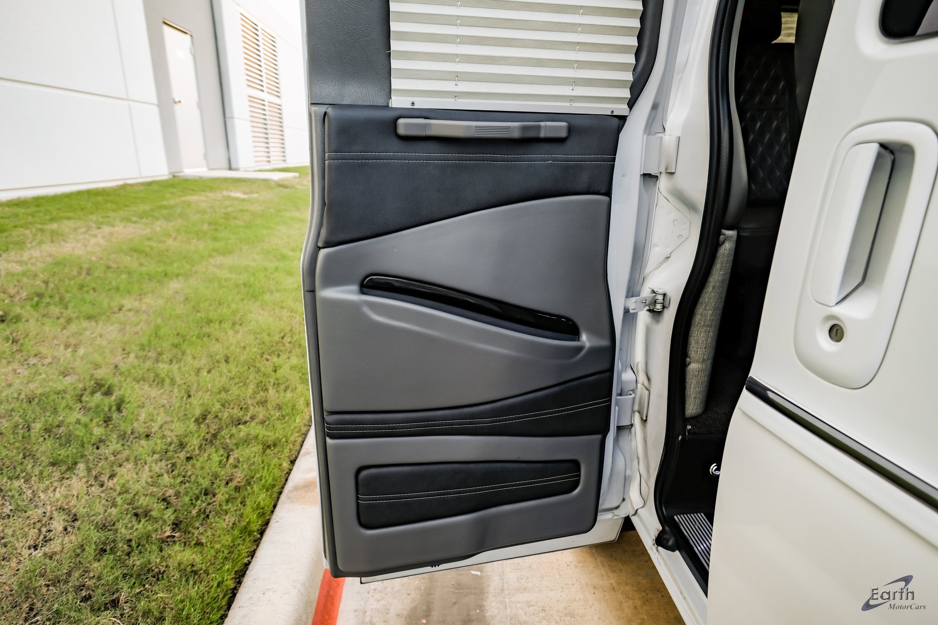 Used 2023 Chevrolet Express 2500 image 98