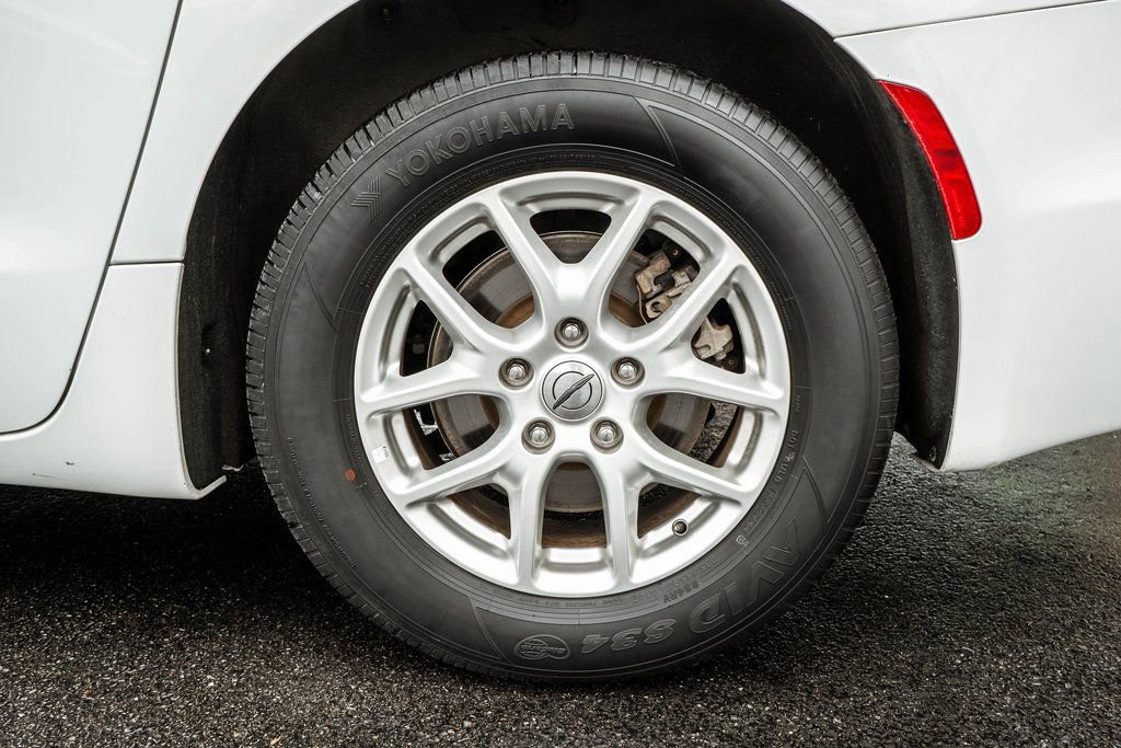 Used 2023 Chrysler Pacifica Touring-L image 40