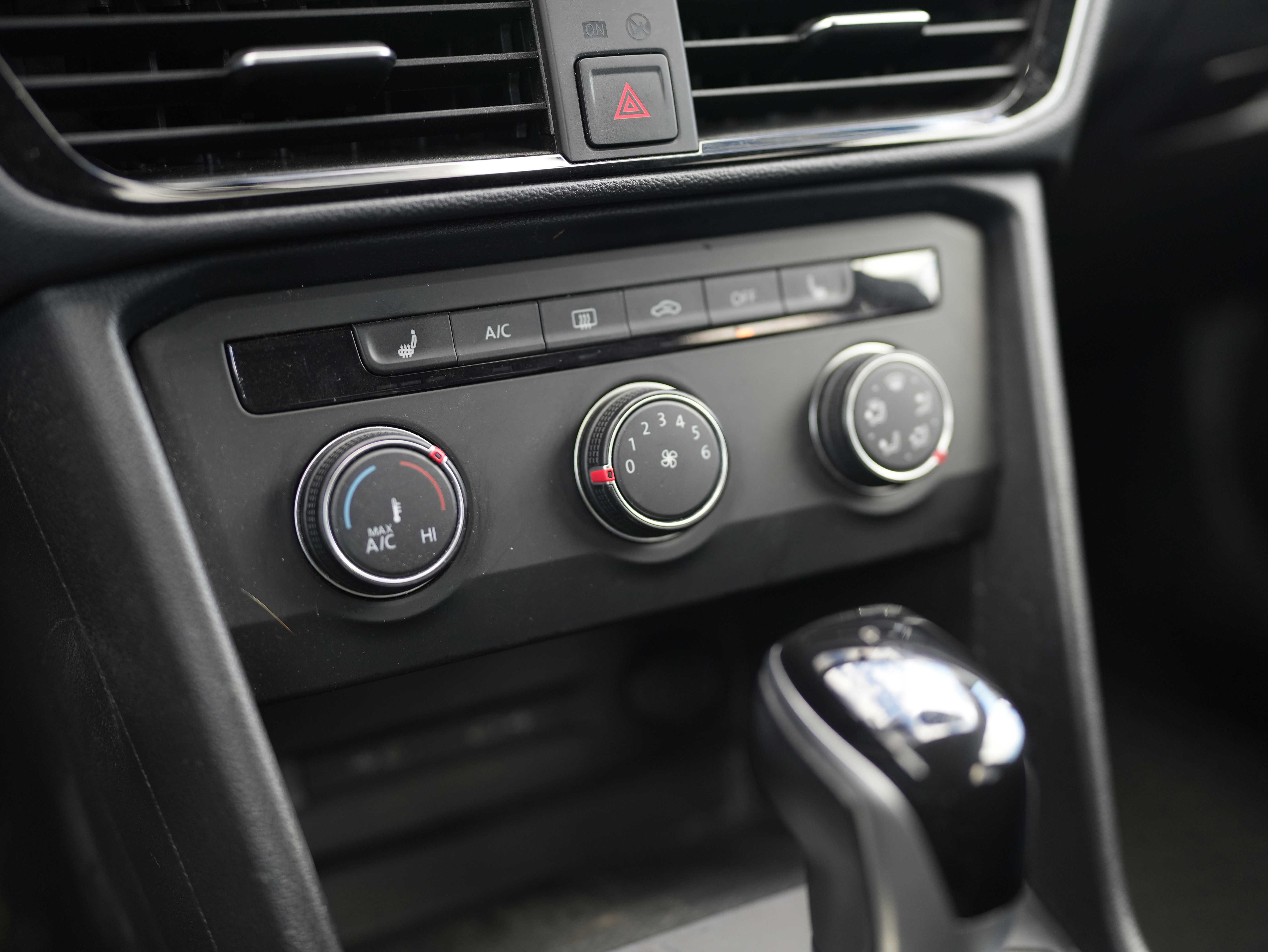 Used 2022 Volkswagen Taos SE image 16