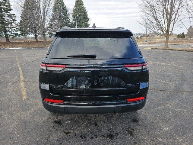 Used 2023 Jeep Grand Cherokee Limited w/ Luxury Tech Group II image 5