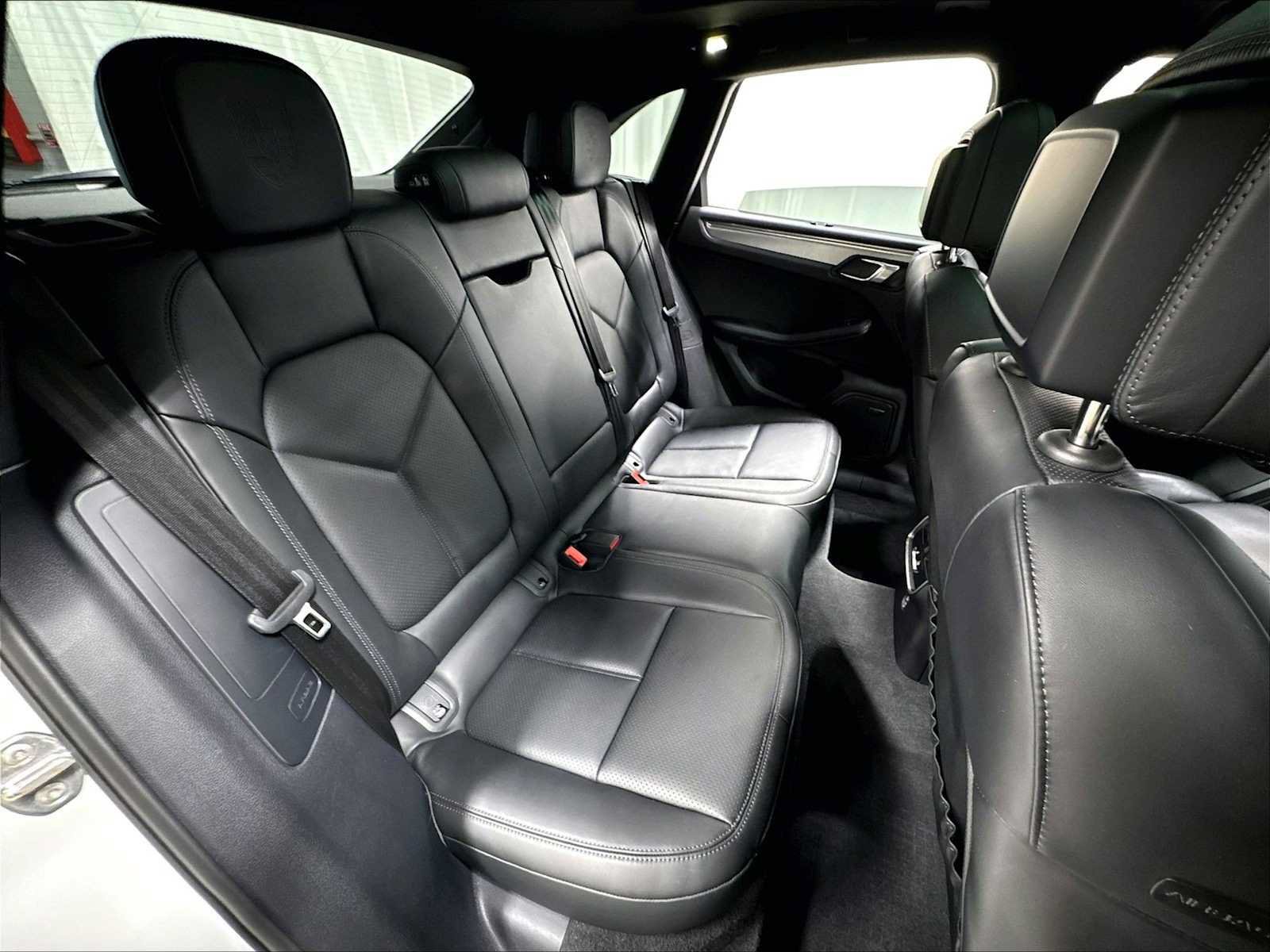 Used 2026 Porsche Macan AWD/4WD image 30