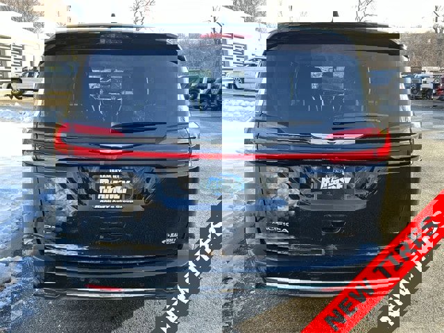 Certified 2024 Chrysler Pacifica Touring-L image 26