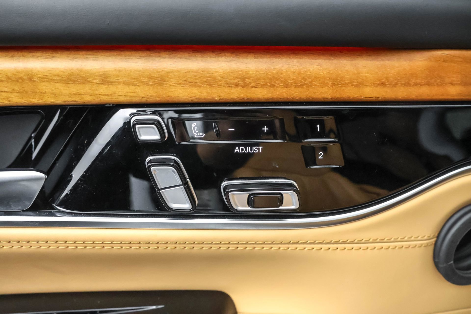 Used 2024 Jeep Grand Wagoneer Series III w/ Rear Seat Video Group 1 AWD/4WD image 7