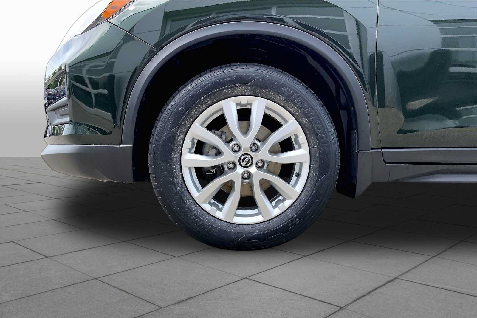 Used 2019 Nissan Rogue SV AWD/4WD image 11