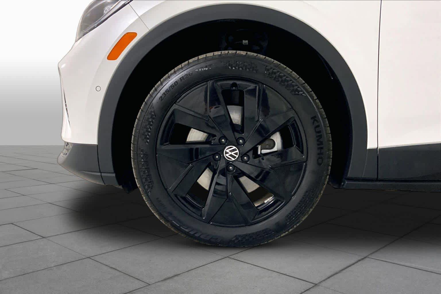 Used 2025 Volkswagen ID.4 Pro S Plus w/ ID.4 Black Package AWD/4WD image 10