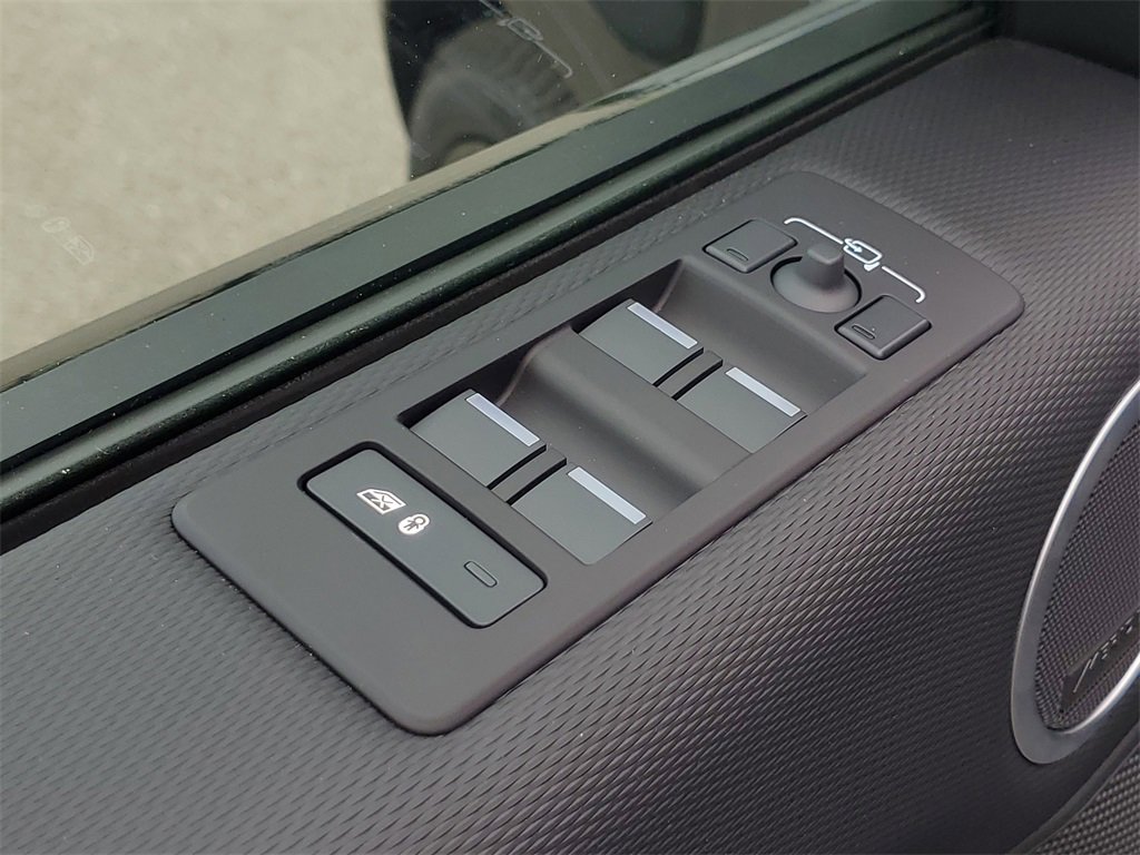 New 2025 Land Rover Discovery Dynamic SE image 11