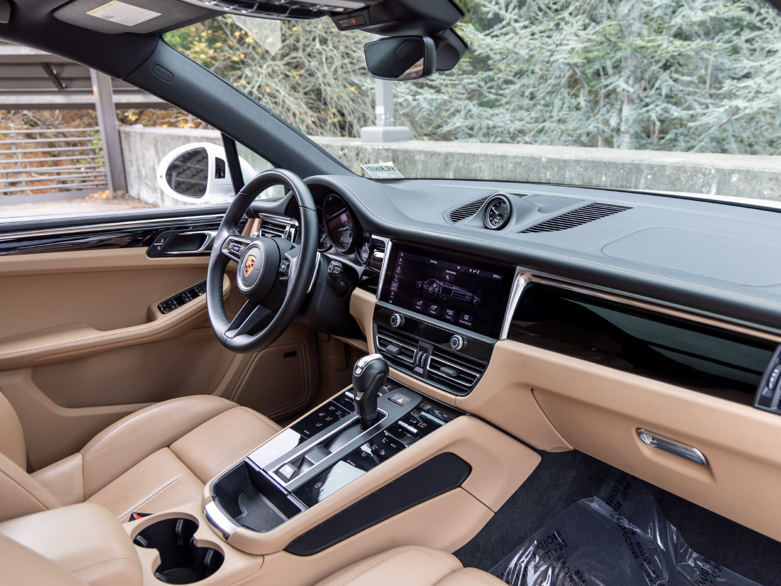 Used 2024 Porsche Macan AWD/4WD image 61