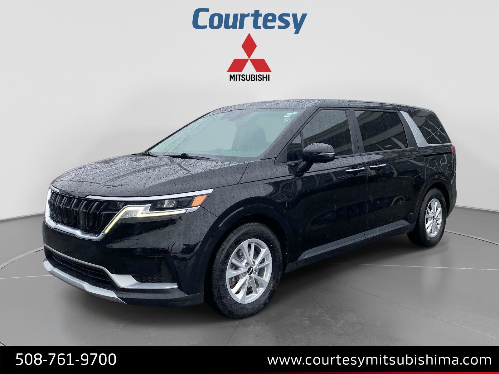 Used 2022 Kia Carnival LX FWD image 1