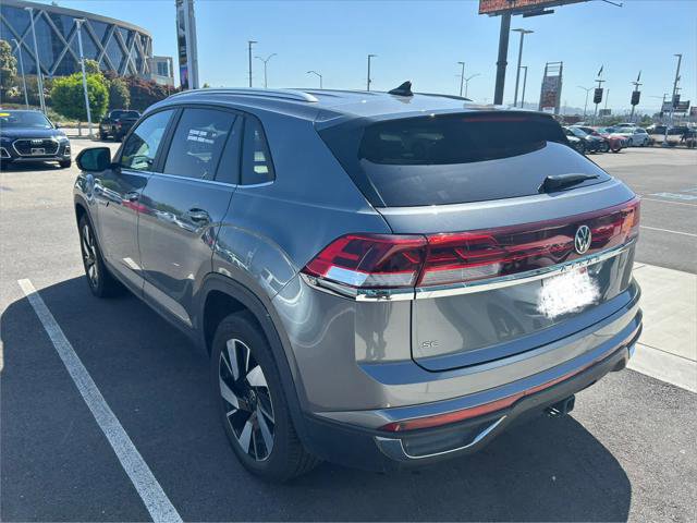 Used 2025 Volkswagen Atlas Cross Sport SE FWD image 3
