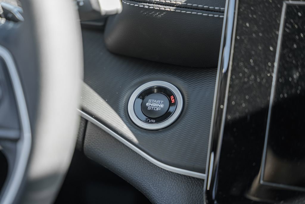 New 2025 Jeep Grand Cherokee Laredo X w/ Luxury Tech Group I image 23